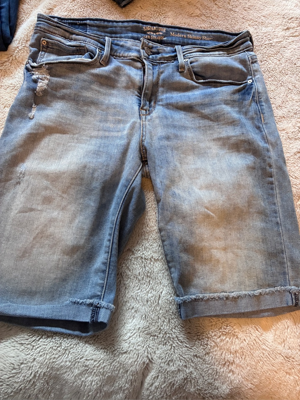 Signature levi-modern skinny Bermuda short woman’s 10/30